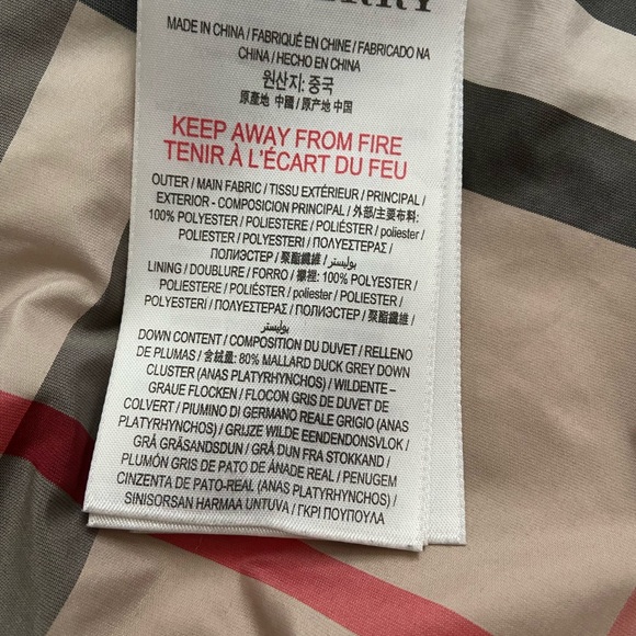 Burberry Kids Puffer Jacket in Burgundy - Picture 4 of 12